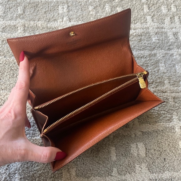 Authentic Louis Vuitton Sarah Wallet with unbranded gold chain included - Picture 6 of 14